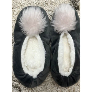 Gray Furry Slip On Soft Plush Slippers w PomPom Sz S/M Bluestar Clothing